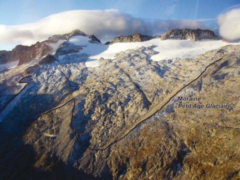 Fig. 6 – Vue aérienne oblique du glacier d’Aneto (Aragon, Espagne)